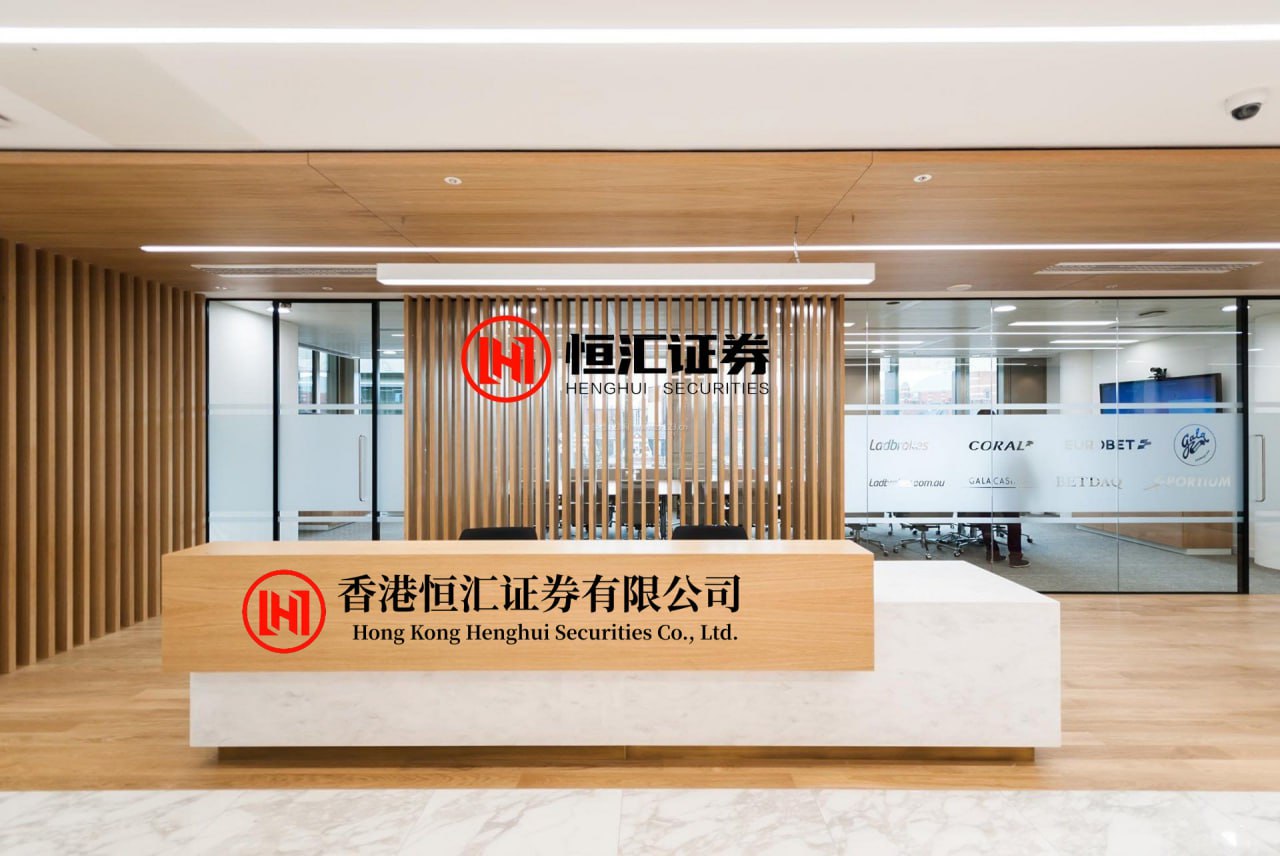 亿利金融 圣保罗女足3-0大胜桑托斯女足，焦万纳-克里韦拉里、伊莎贝尔-吉马良斯建功